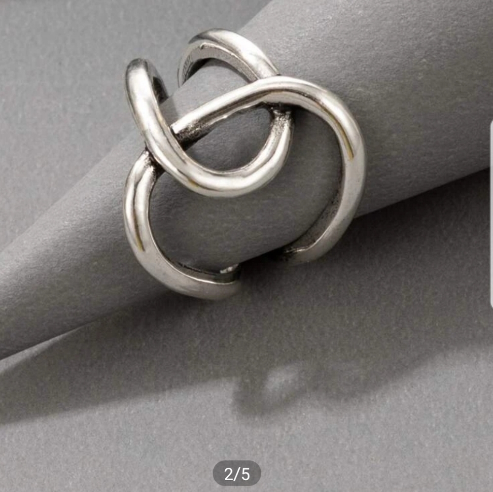 Silver Ring💫 - Picture 2 of 2